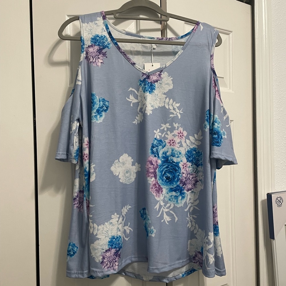 Cold shoulder floral spring top